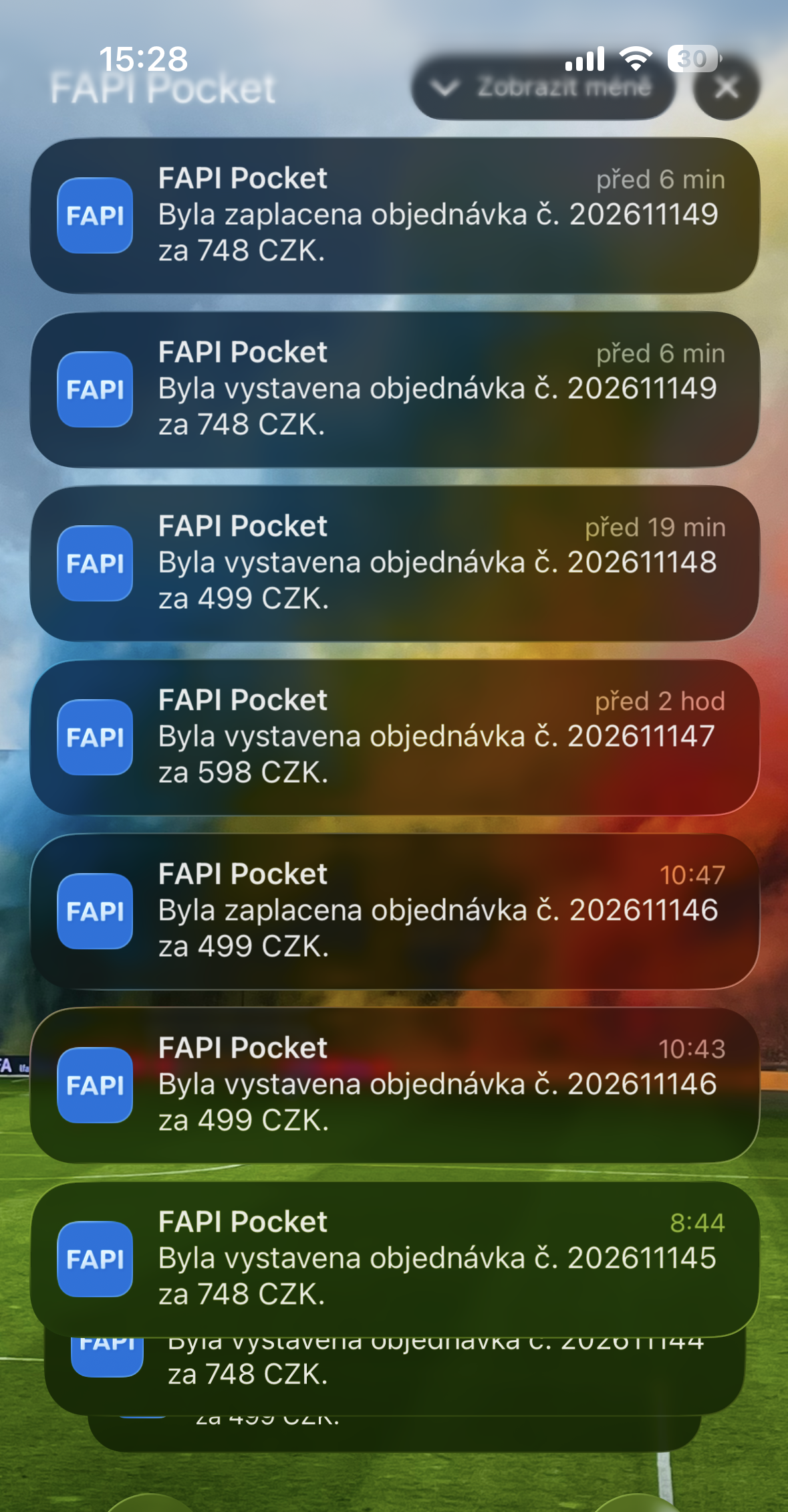 Notifikace na uzamčeném telefonu: sedm objednávek FAPI Pocket za pár hodin, 748 a 499 Kč